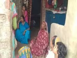 Bihar:  घर में सो रहे पिता-पुत्र पर पेट्रोल छिड़क बदमाशों ने लगाई आग