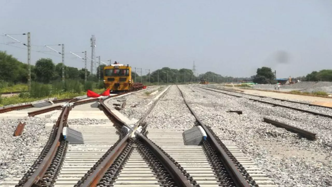 Bhagalpur: रेलवे की परती भूमि की लगातार उपेक्षा से आक्रोश