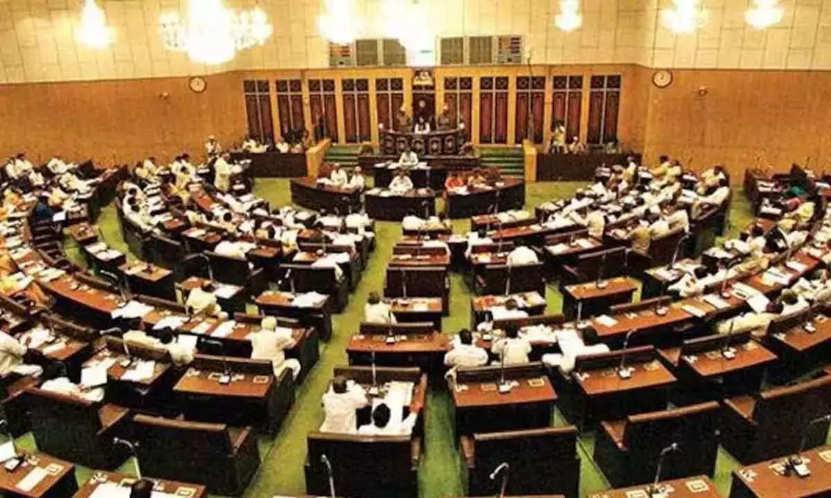 Telangana: विधानसभा में दलबदलू विधायकों ने चुप्पी साधी