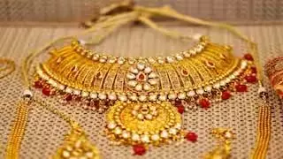 Gold price : भारत में लगातार दूसरे दिन आज सोने की कीमत में 4000 रुपये की कमी आई