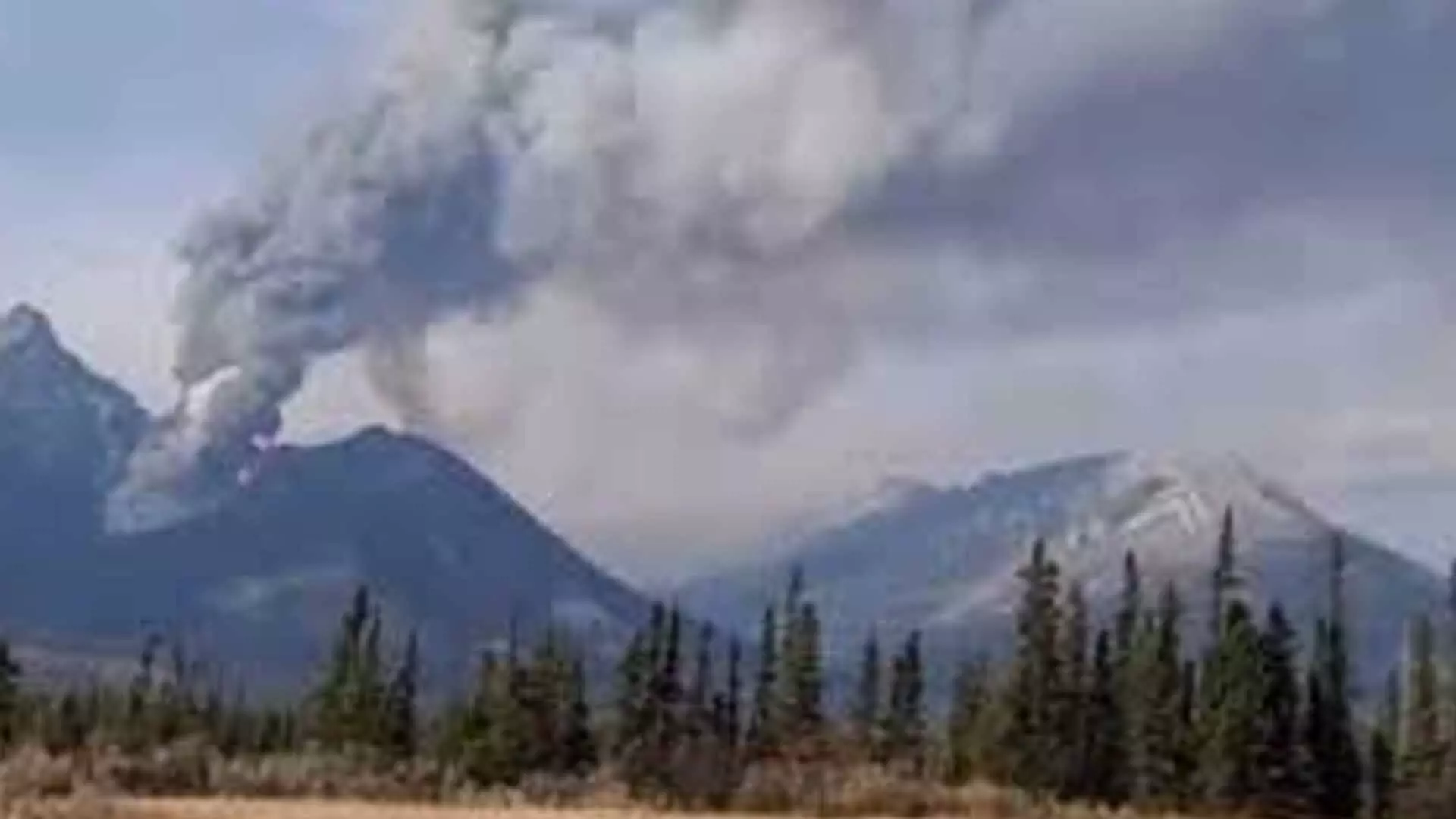 Canada: जंगल में लगी आग के कारण जैस्पर राष्ट्रीय उद्यान को खाली कराया