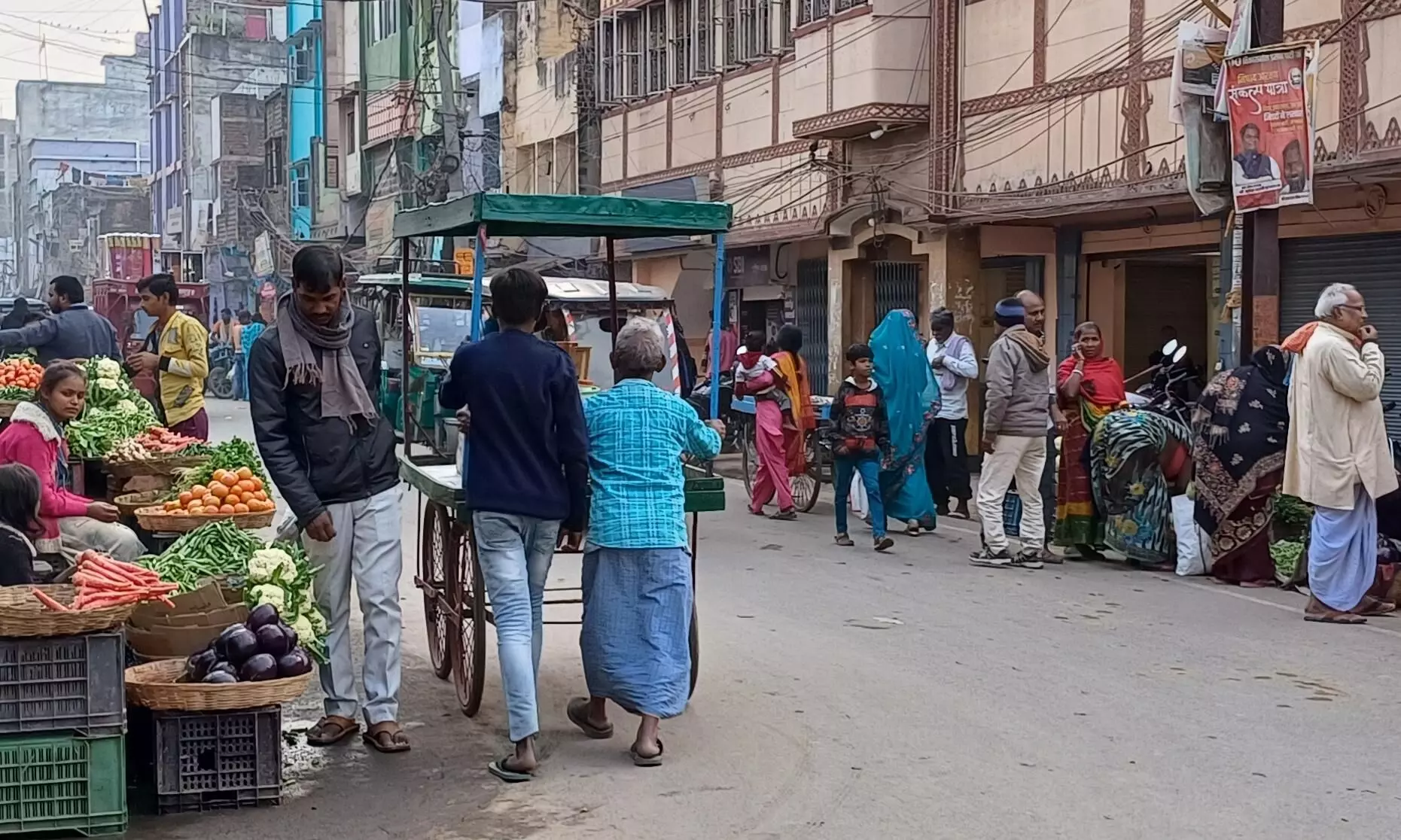 Bhilwara: दुकानदारों ने दुकानों के बाहर फुटपाथ बनाकर अतिक्रमण किया