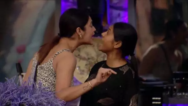 Kritika Malik ने शिवानी को दिया धक्का