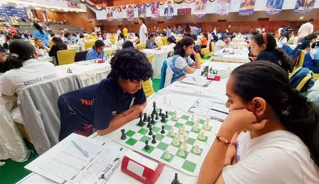 Chandigarh: वार्ड के साथ लगातार यात्रा करना शतरंज को एक महंगा खेल बना देता