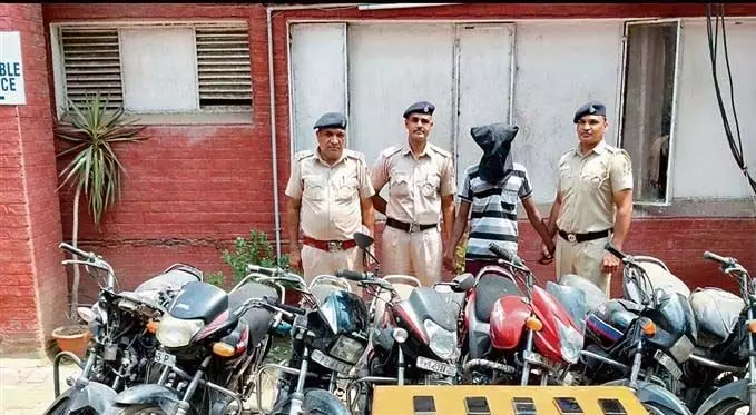 Chandigarh में वाहन और मोबाइल चोरी के आरोप में कूड़ा बीनने वाला गिरफ्तार