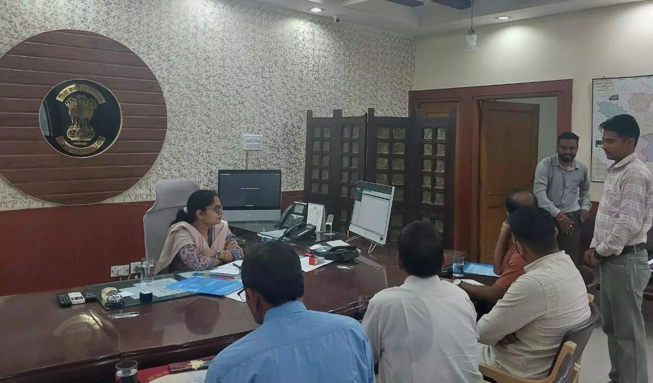 Pratapgarh : जिला कलेक्टर ने ली जिला स्तरीय कौशल एवं आजीविका विकास समिति की बैठक