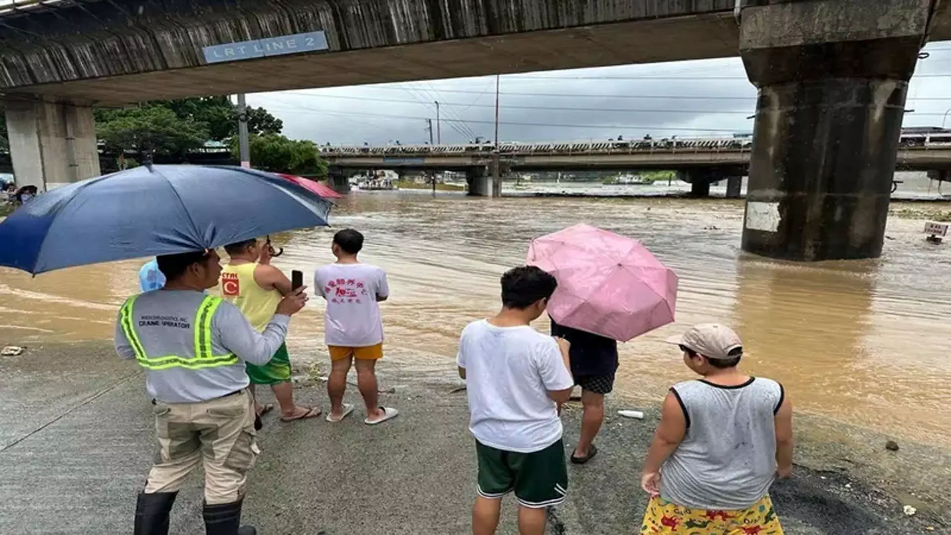 Philippines में मानसून की बारिश के बाद ताइवान शक्तिशाली तूफान के लिए तैयार