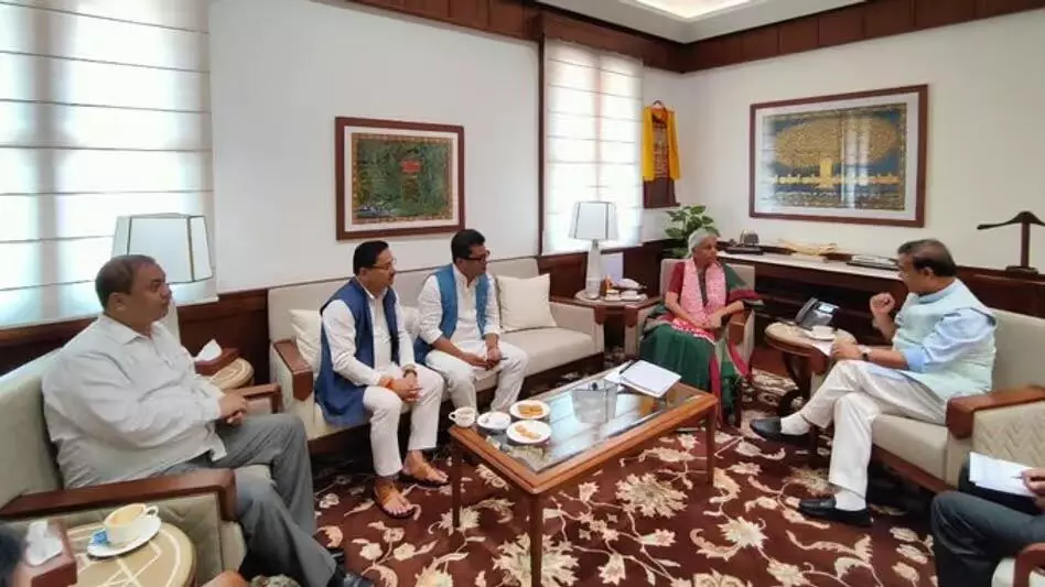 Assam :  हिमंत बिस्वा सरमा ने वित्त मंत्री से मुलाकात की