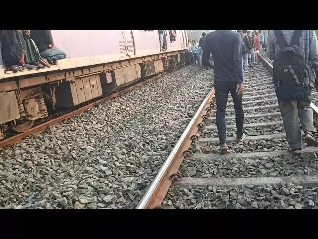 Train की चपेट में आने से दो लोगों की मौत