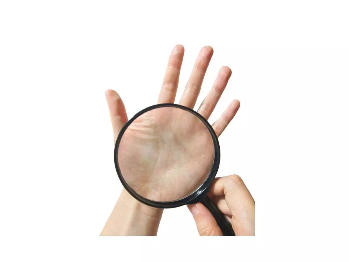 Palmistry: उंगलियों के इस चिन्ह से करे व्यक्ति की पहचान