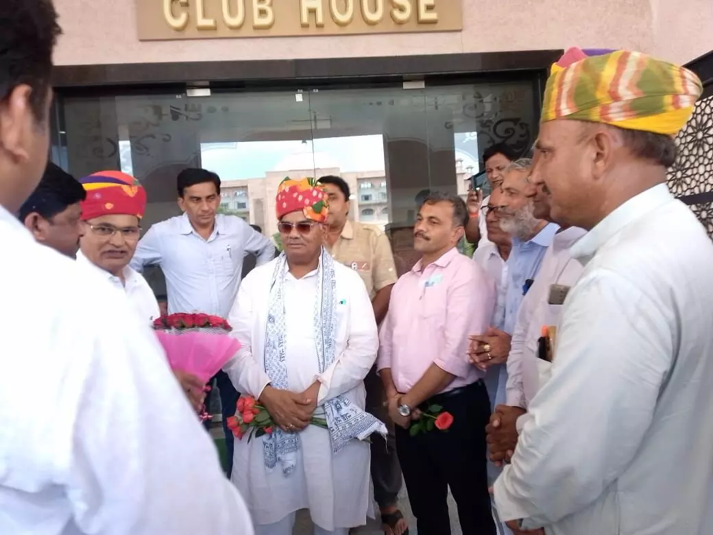 Jaipur : सरपंचों ने मांगे माने जाने पर पंचायती राज मंत्री का किया स्वागत