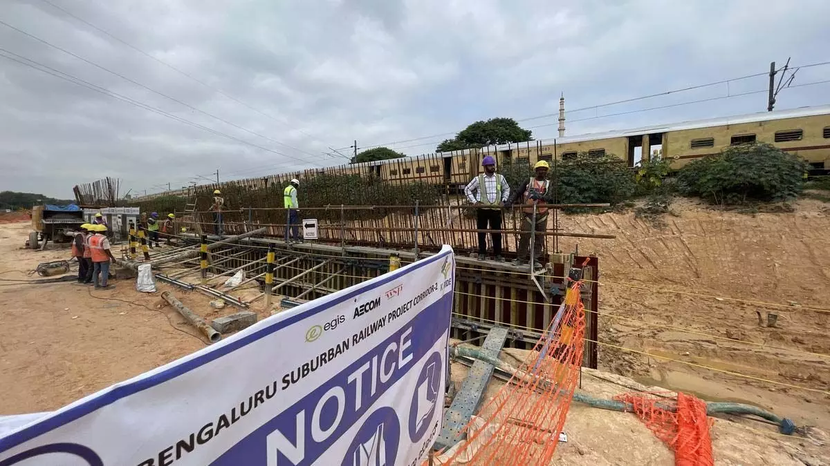 Bengaluru उपनगरीय रेलवे परियोजना के आवंटन में ₹100 करोड़ की कटौती