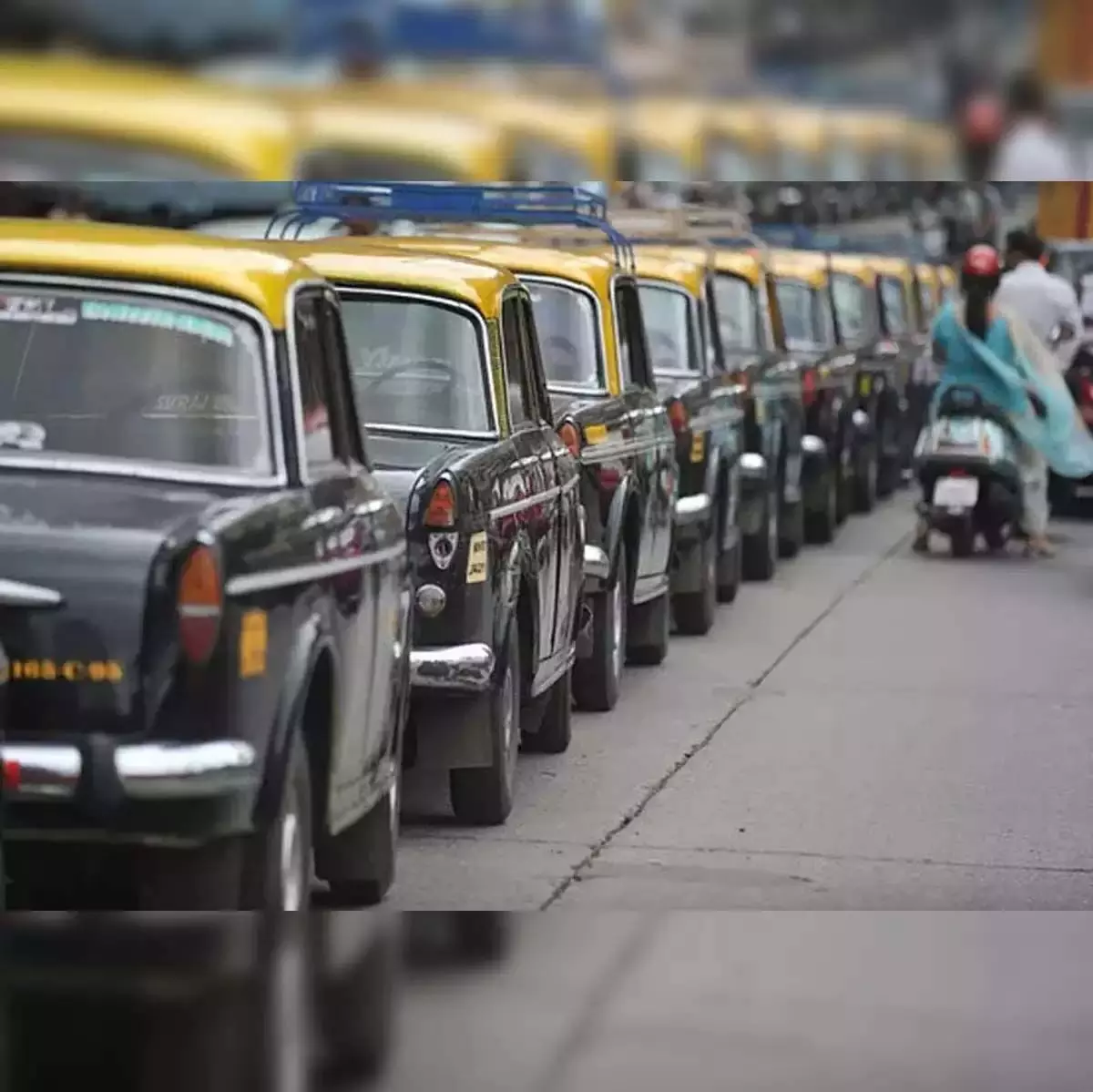 Taxi operators ने की कारोबारी समस्याओं के चलते परिवहन मंत्री को हटाने की मांग