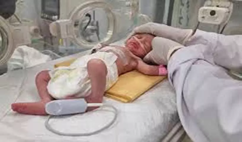 Israel हवाई हमले में गर्भवती महिला की मौत के बाद गाजा में पैदा हुआ चमत्कारी बच्चा