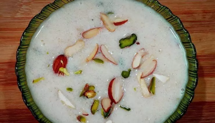 Semolina Kheer: आम मिठाइयों की जगह बनाएं ये खास डिश