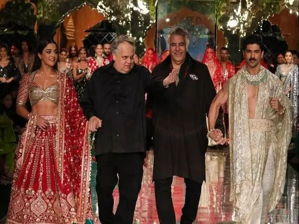India Couture Week: ताहा शाह अबू संदीप के लिए शोस्टॉपर बने, वामिका गब्बी ने भी रैंप वॉक किया