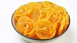 kesari jalebi: रिमझिम बारिश में  बनाये,केसरी जलेबीv