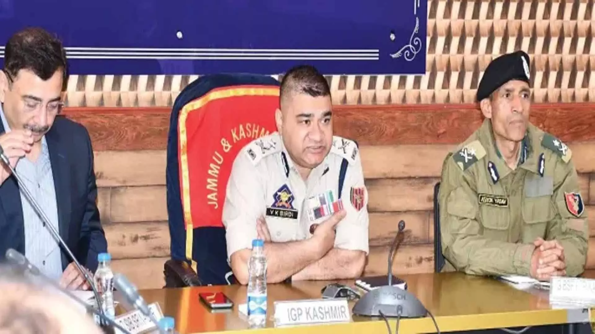 IGP Kashmir ने संयुक्त सुरक्षा समीक्षा बैठक की अध्यक्षता की