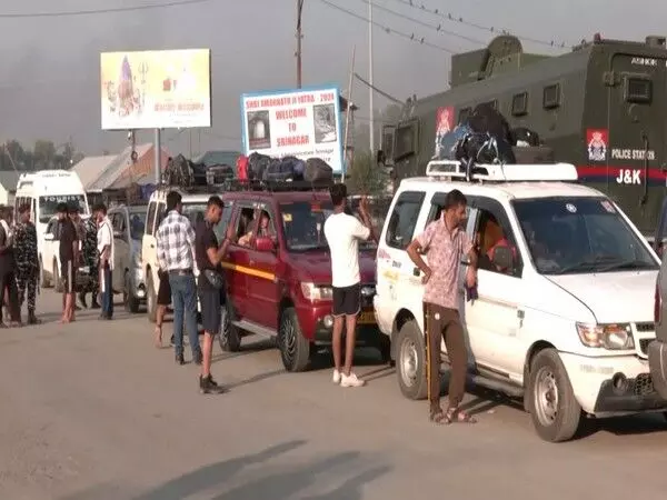 कड़ी सुरक्षा के बीच Amarnath Yatra पर तीर्थयात्रियों का एक और जत्था रवाना हुआ