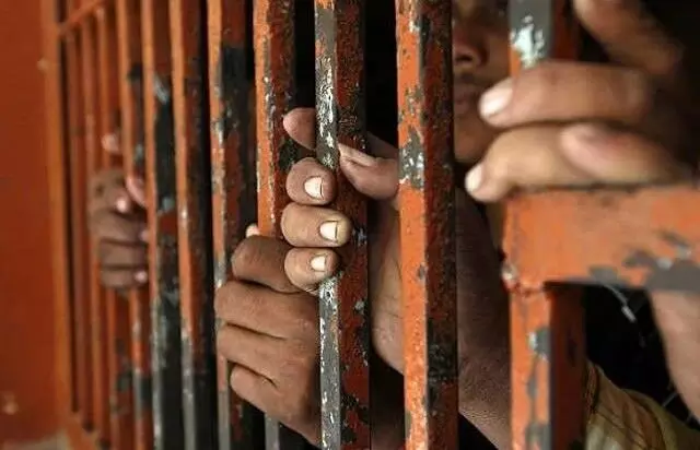 Sikar: पुलिस ने 5 हजार के इनामी बदमाश को पोक्सो एक्ट में गिरफ्तार किया