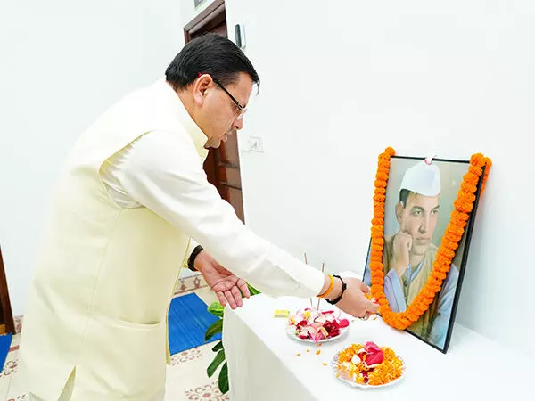 CM Pushkar Singh Dhami ने अमर शहीद श्रीदेव सुमन को श्रद्धांजलि दी
