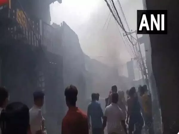 Patna: कार सर्विस सेंटर में लगी आग