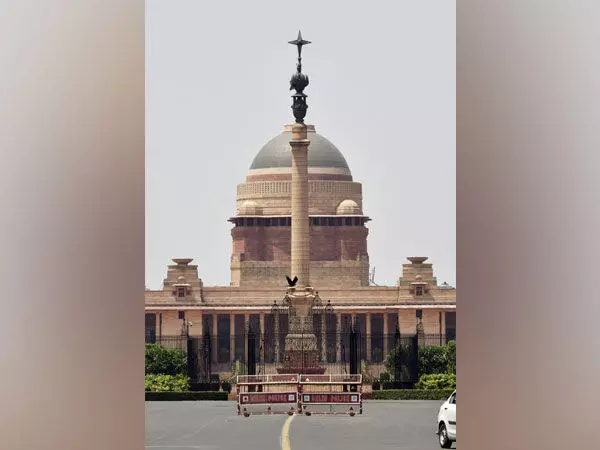 Rashtrapati Bhavan में दरबार हॉल, अशोक हॉल का नाम बदलकर गणतंत्र मंडप, अशोक मंडप कर दिया गया