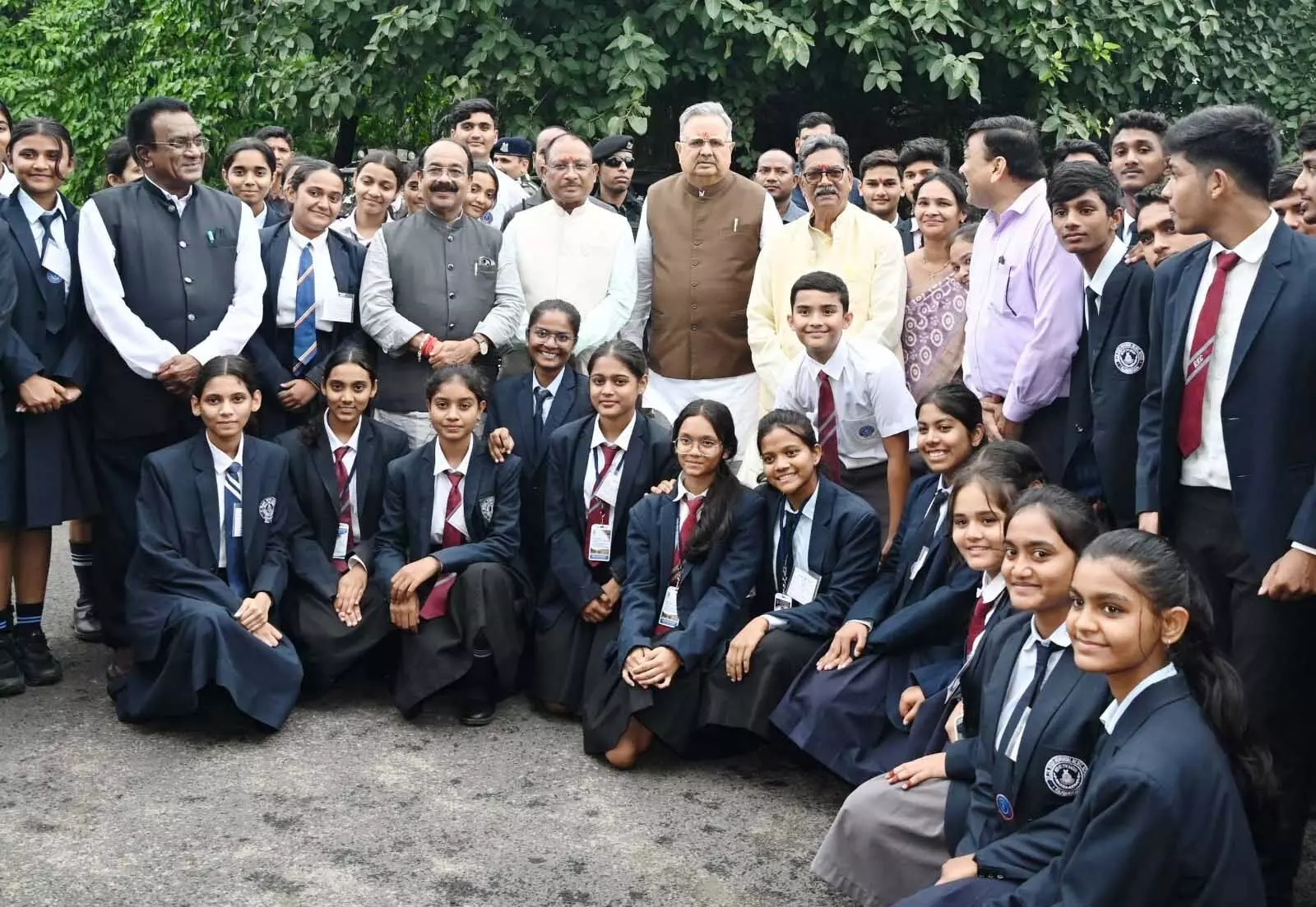 CM साय से रॉयल किड्स कॉन्वेंट स्कूल के विद्यार्थियों ने की मुलाकात