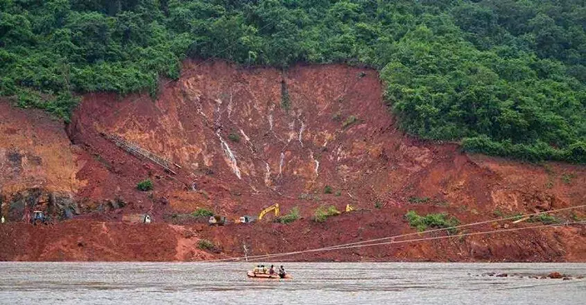 KERALA  के राजस्व मंत्री ने बताया कि एक ट्रक गंगावली नदी में मिला