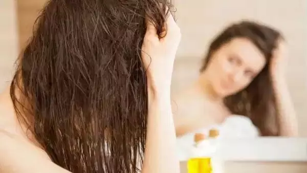 Hair Care: सोने के टाइम हेयर ऑयलिंग करने से पहले जाने ये जरुरी बाते