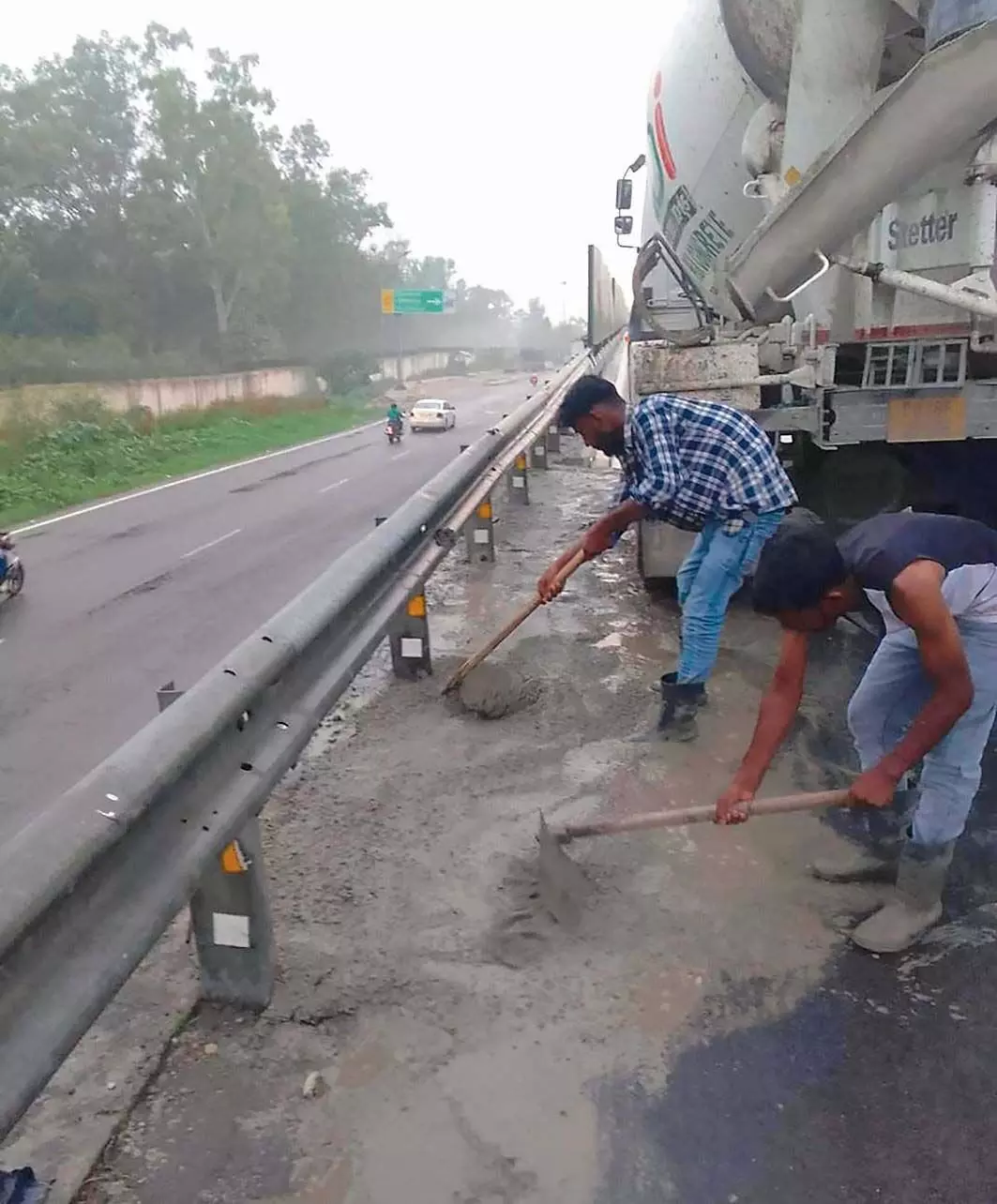 NHAI की टीम ने जालंधर में रामा मंडी फ्लाईओवर के ढहे हुए