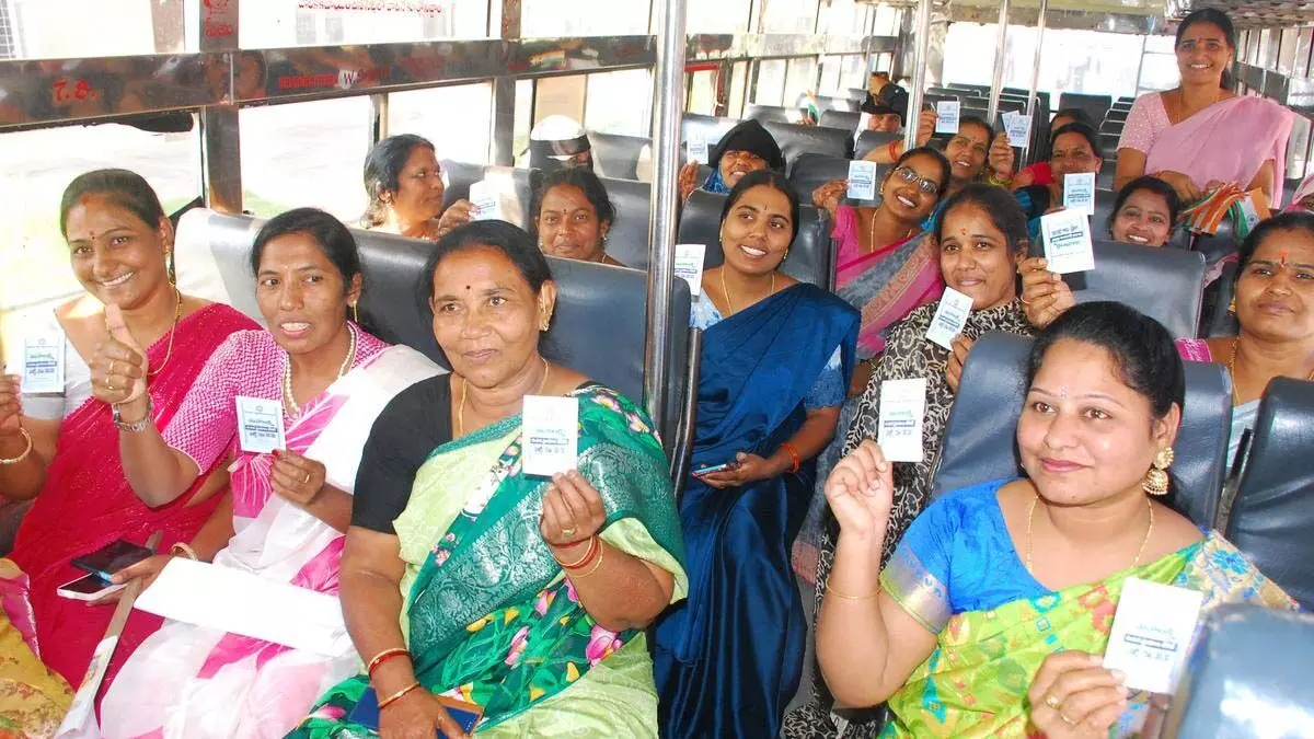 Telangana: महिलाओं ने ₹2,351 करोड़ की बचत की, 68.60 करोड़ यात्राएं कीं