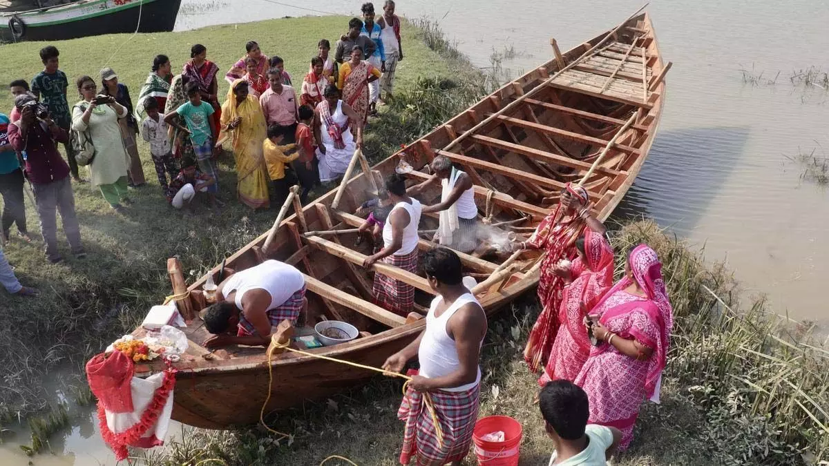 Bengal की एकमात्र समुद्री नाव छोट को भावी पीढ़ियों के लिए पुनर्जीवित किया