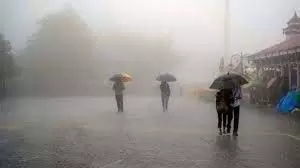 UP Rain Alert:  फिर बदला मौसम का मिजाज, इन जिलों में बारिश का अलर्ट