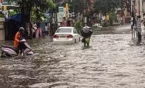 Gujrat: सूरत में भारी बारिश से नदी और नाले उफान पर