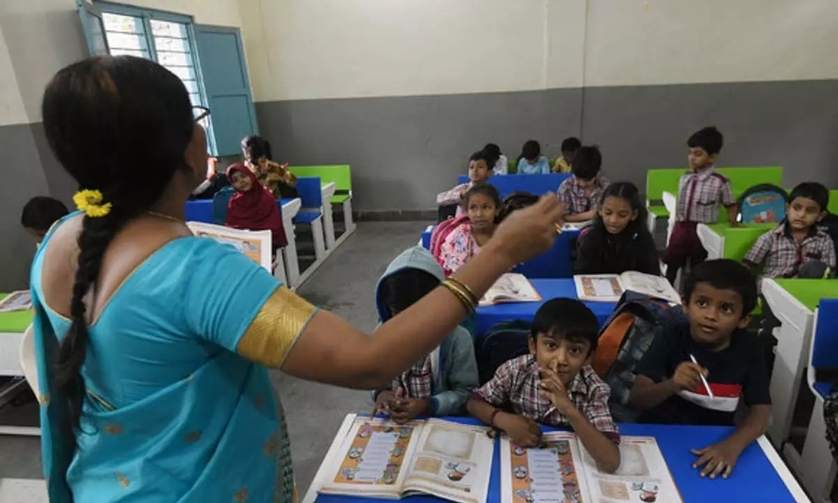 Andhra Pradesh: आंध्र प्रदेश में प्रहरी क्लब स्कूलों में नशीली दवाओं के खतरे को रोकने के लिए कार्य करेंगे