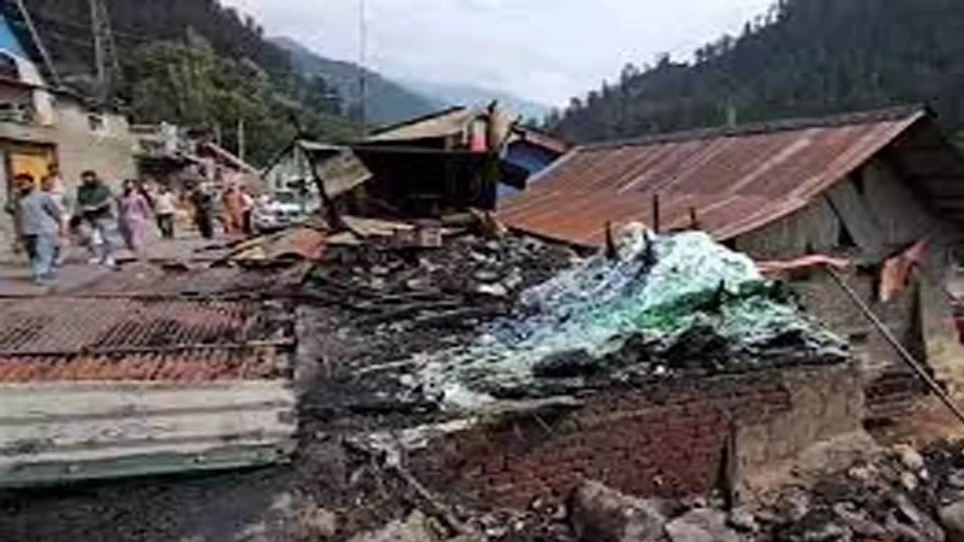 Jammu: सेना के हस्तक्षेप से बोनियार बाजार में भीषण आग फैलने से रुकी