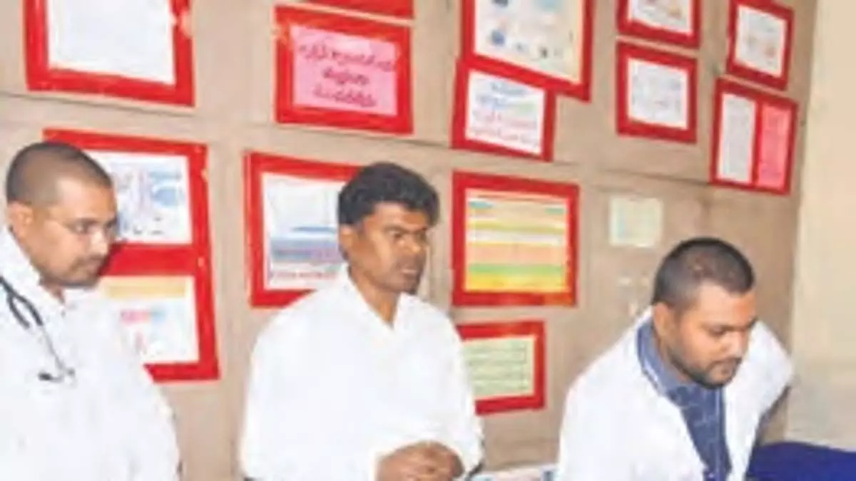 Andhra : पलनाडु कलेक्टर ने कहा, चिकित्सा कर्मचारियों को जनता को बेहतर सेवाएं प्रदान करनी चाहिए