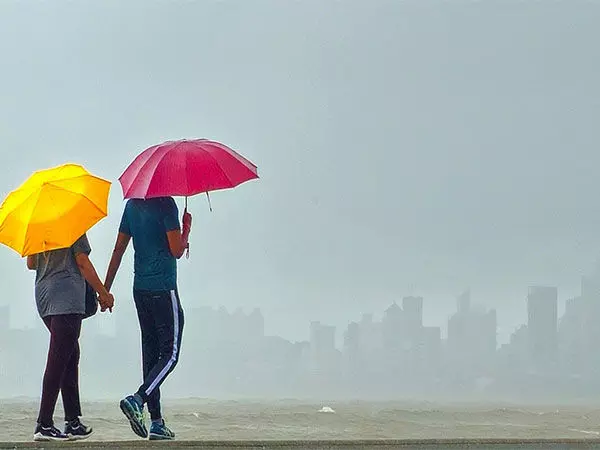 Mumbai मौसम: शहर में आज मध्यम से भारी बारिश होने की उम्मीद है