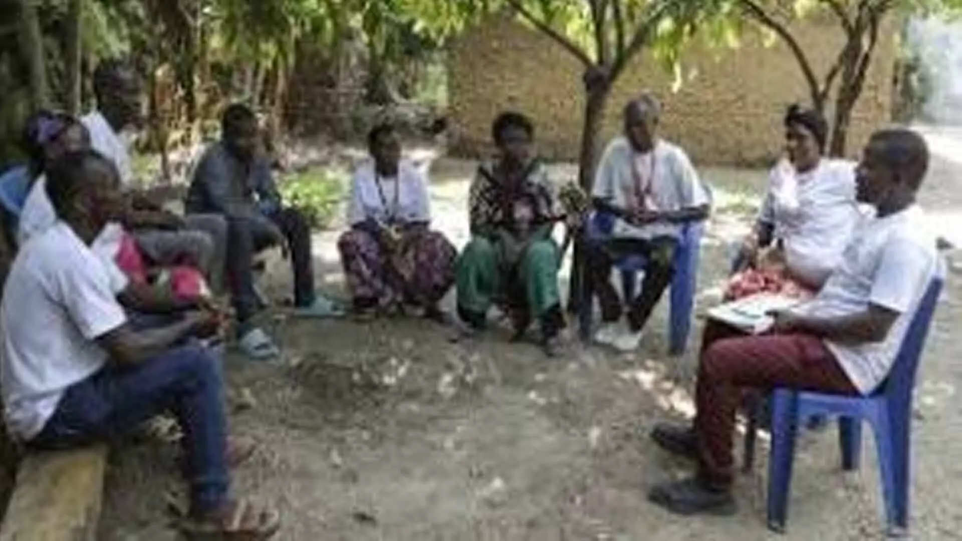 Ugandan का समूह घरेलू हिंसा से निपटने के लिए प्रतिज्ञाएँ लेकर आया