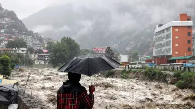 Himachal में बादल फटने से आई बाढ़, कुल्लू में 4 परिवार हुए बेघर,