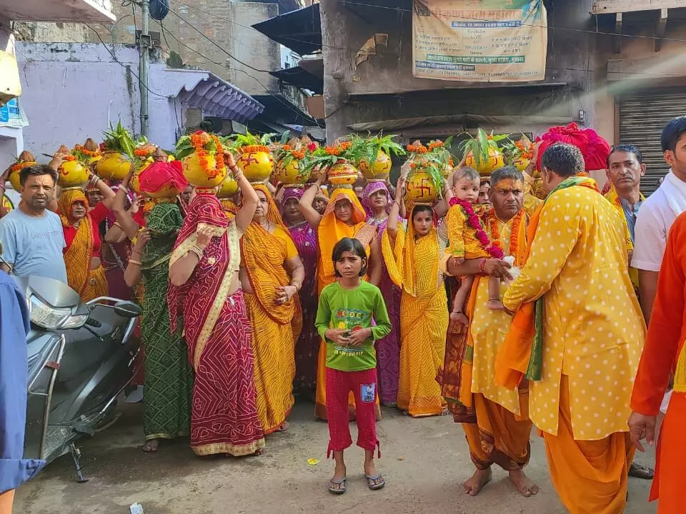 Bharatpur: संगीतमय श्रीमद्भागवत कथा कलश यात्रा के साथ शुरू हुई
