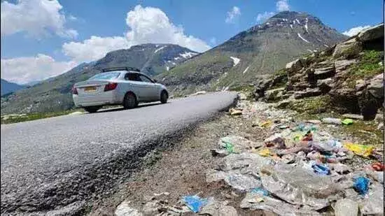Himachal Pradesh हिमाचल प्रदेश को कचरे से मुक्त करने के लिए ग्रीन टैक्स सुझाव