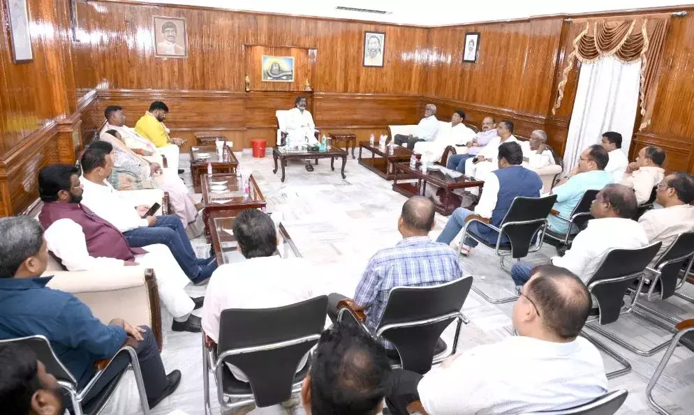 Ranchi: मानसून सत्र से पहले मुख्यमंत्री आवास पर सत्ता पक्ष की बैठक हुई