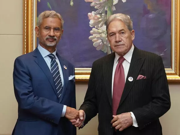 Jaishankar ने न्यूजीलैंड के उप प्रधानमंत्री विंस्टन पीटर्स से मुलाकात की