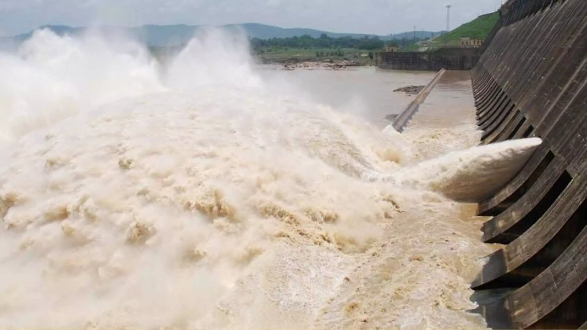 Hirakud Dam से 28 जुलाई को बाढ़ का पहला पानी छोड़ा जाएगा