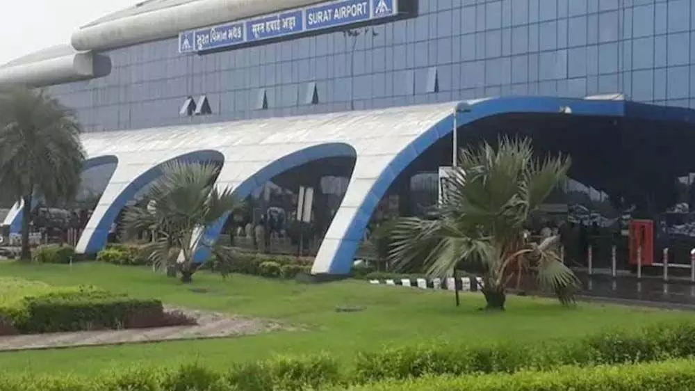 Surat : शहर का अंतरराष्ट्रीय हवाई अड्डा एक बार फिर विवादों में