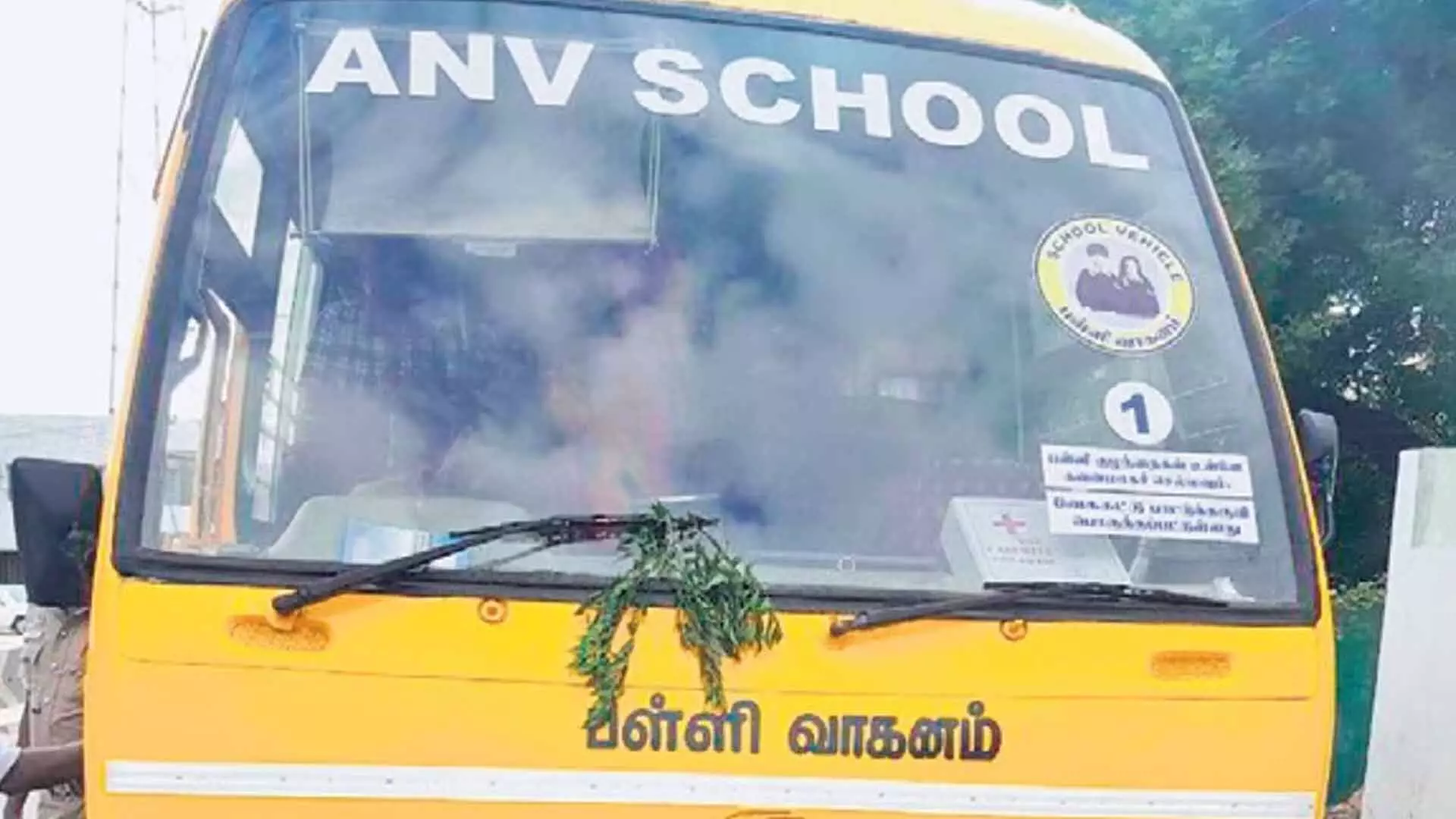 Tirupur में ड्राइवर को दिल का दौरा पड़ा, 20 बच्चों सहित बस को सुरक्षित रोका