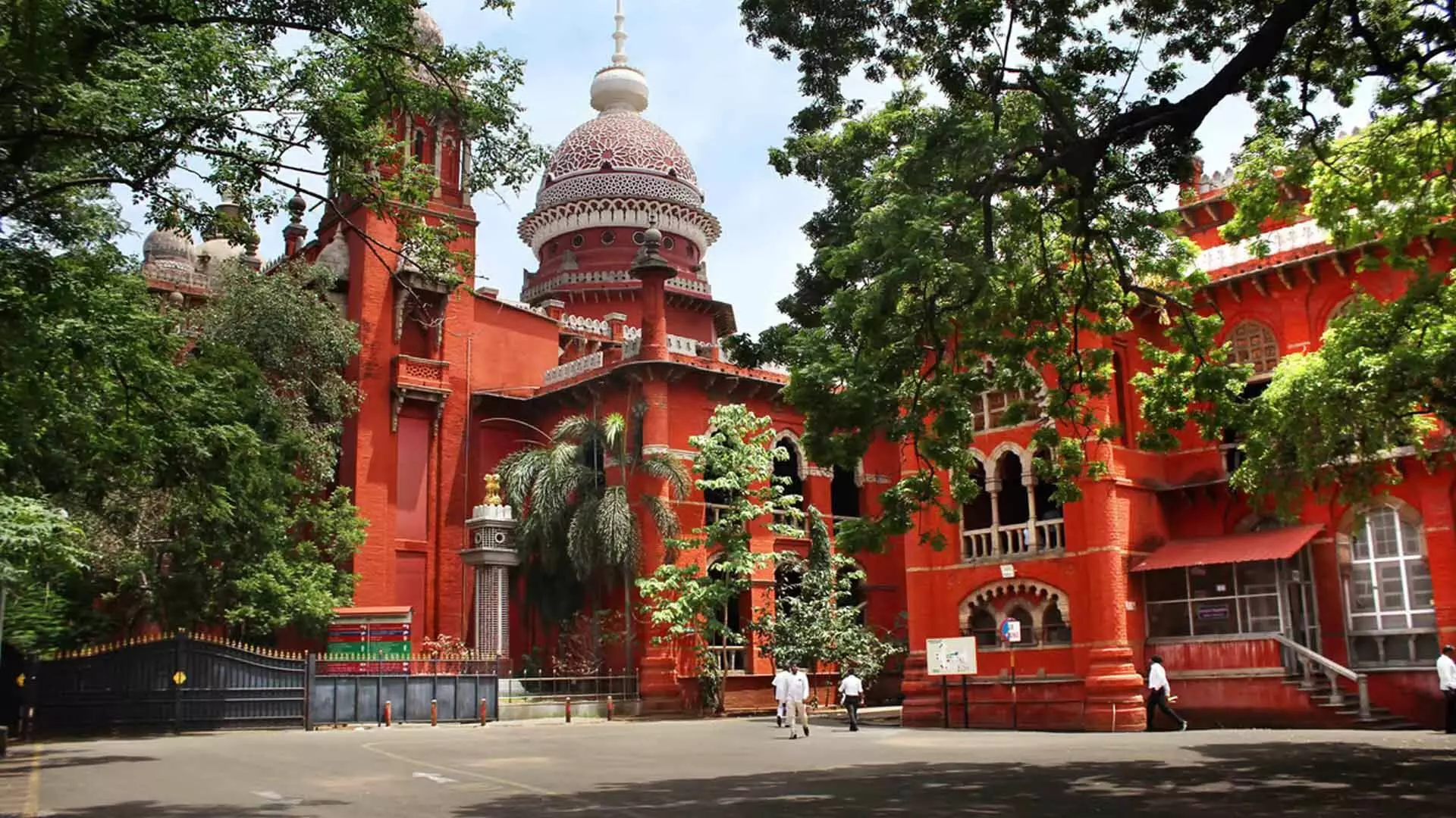 Gutkha controversy: मद्रास उच्च न्यायालय ने ड्यूक्स के खिलाफ़ मुक़दमा चलाया