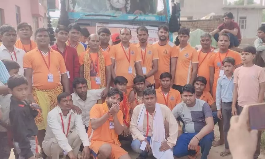 Alwar: युवाओं की टीम इंदपुर से कावड लेने के लिए हुई रवाना